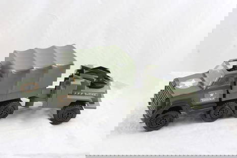 Tonka Military Plastic Carrier Pickup Trailer: Tonka Military Plastic Carrier Pickup Trailer - 2 Tonka pieces. Pickup has an amber sun roof and is 10" Long & Separate Radar Trailer Military piece is 8" Long. As pictured. Please ask