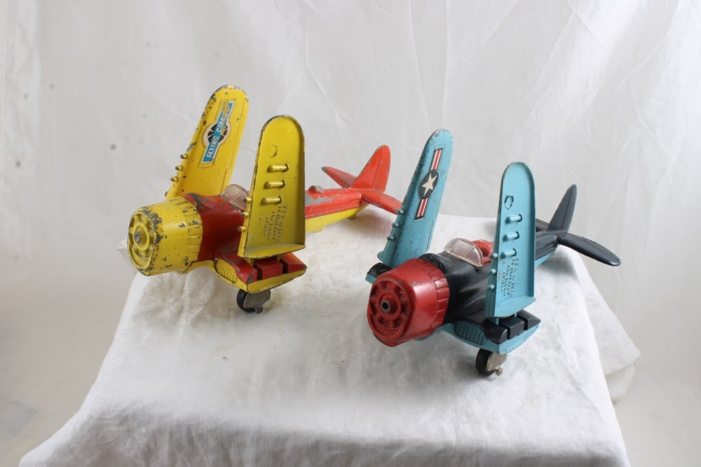 2 Hubley Toy Fighter Planes 8 1/2" Long (1 of 20)