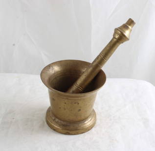 Heavy Brass Mortar & Pestel Apothecary: Heavy Brass Mortar & Pestel Apothecary - Mortal measures 4" diameter 3 1/4" Tall and Pestel measures 7" Long as pictured. Please ask questions and rerad terms & conditions before bidding. 