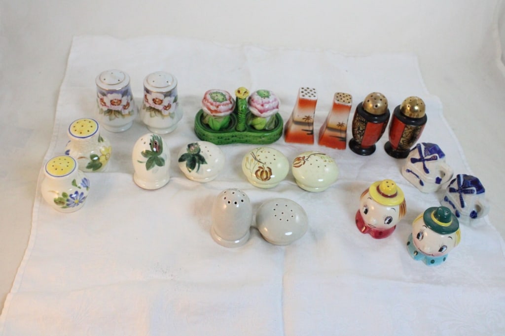 S&P Shakers -Red Wing, Anthropomorphic PY, Lefton (1 of 20)