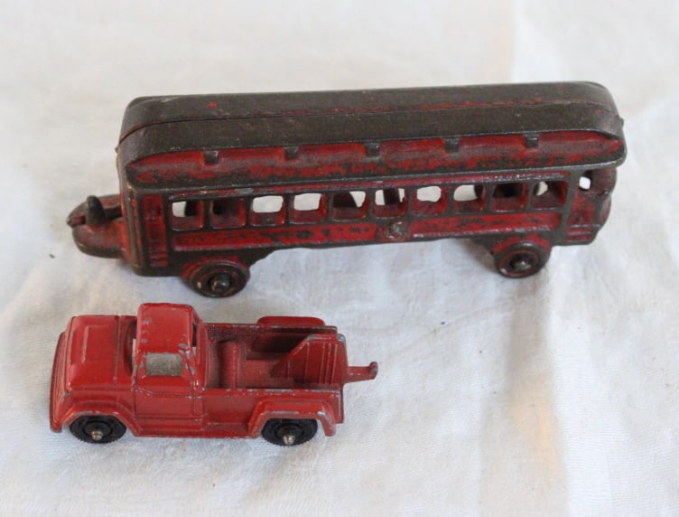 Tootsietoy Utility Truck, Cast Iron Passenger Car: Tootsietoy Utility Truck, Cast Iron Passenger Car - Utility Truck is 2 1/4" Long and Passenger Train Car is 4 1/4" long both as pictured. Please ask questions and rerad terms & conditions before biddi