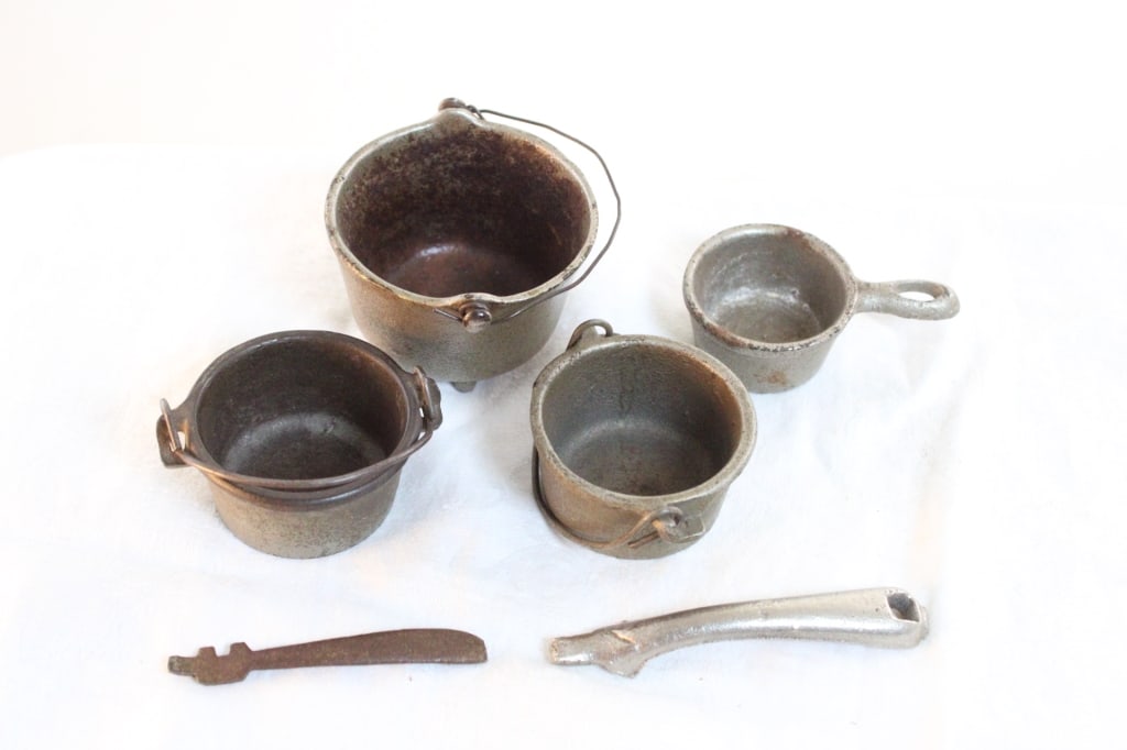 Cast Iron Salesman Samples Pots & Pans (1 of 12)