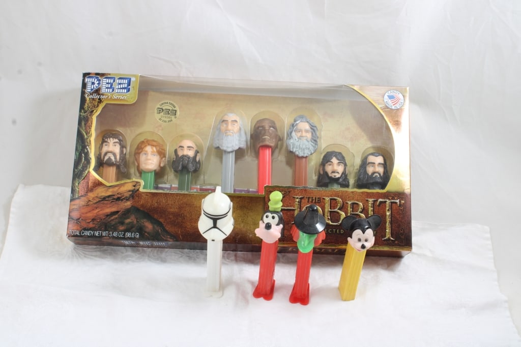 The Hobbit Pez Series NIB, 4 Loose Pez Containers (1 of 16)