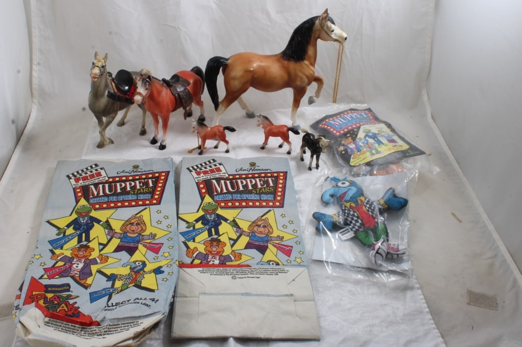 Muppet Stars Fozzie, Gonzo NIP, Horses & Animals: Muppet Stars Fozzie, Gonzo NIP, Horses & Animals - Plus 2 Jim Henson Muppet stars Bags. All as pictured. Please ask questions and rerad terms & conditions before bidding.
