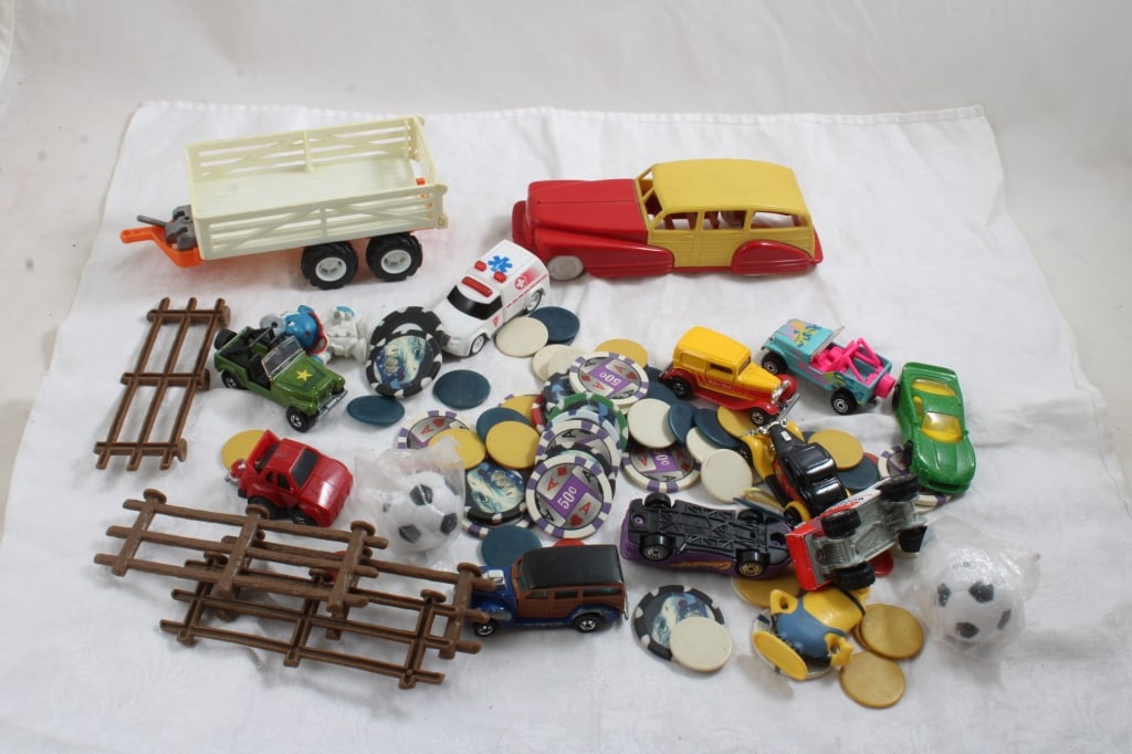 Triumph Station Wagon Woody Plastic Car Plus: Triumph Station Wagon Woody Plastic Car Plus - Measures 6 3/4". Plus Smurfs, Hot Wheels Cars, Wagon, Four Queens $1.00 Vegas Chip, Other Poker Chips. As pictured. Please ask questions and rerad terms