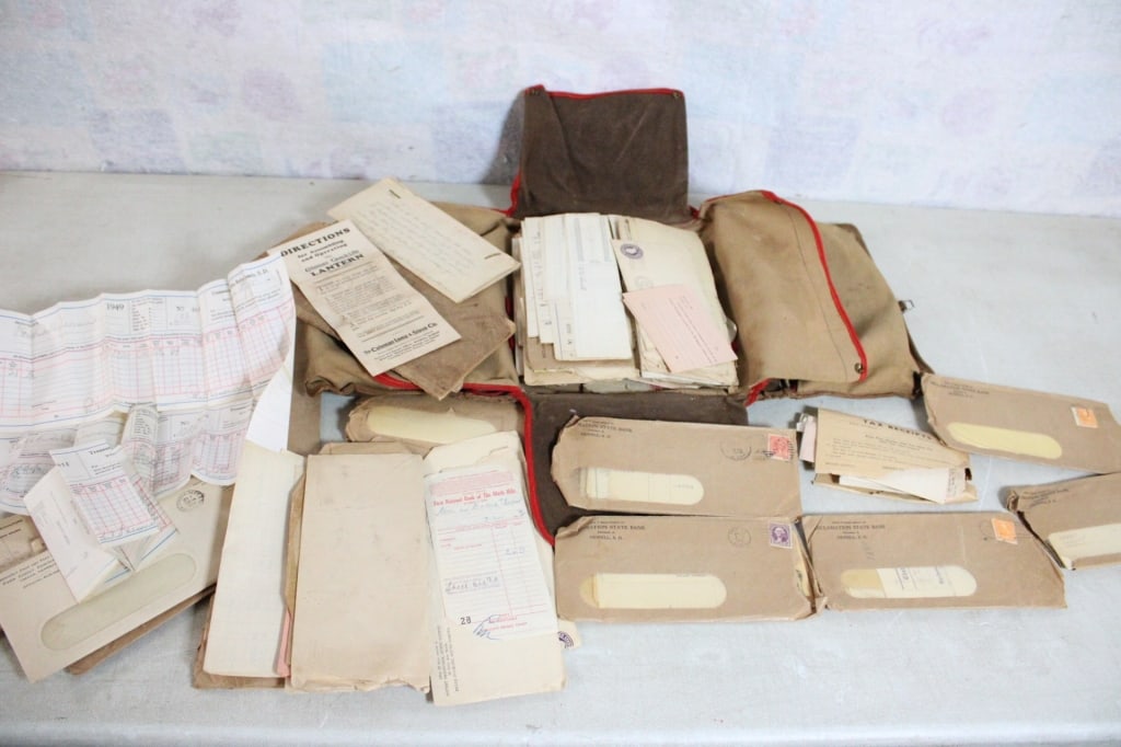 1930's & 40's Deadwood, South Dakota Ephemera: 1930's & 40's Deadwood, South Dakota Ephemera - As pictured. Please ask questions and rerad terms & conditions before bidding.