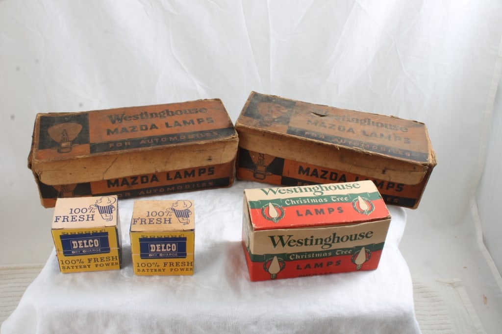 Westinghouse Auto & X-Mas Lamps, Delco Flares: Westinghouse Auto & X-Mas Lamps, Delco Flares - in Original Boxes (the X-mas tree lamps box has some that appeared used, and some appear new lamps), Delco Auto Emergency Flares, as pictured. Please as