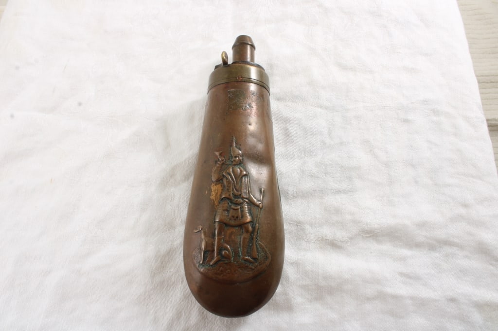 Old Hunting 6 1/2" Powder Horn (1 of 8)