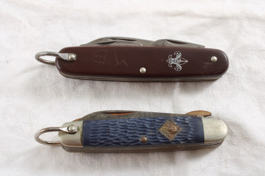 Old Boy Scout & Old Cub Scout Pocket Knives (1 of 18)