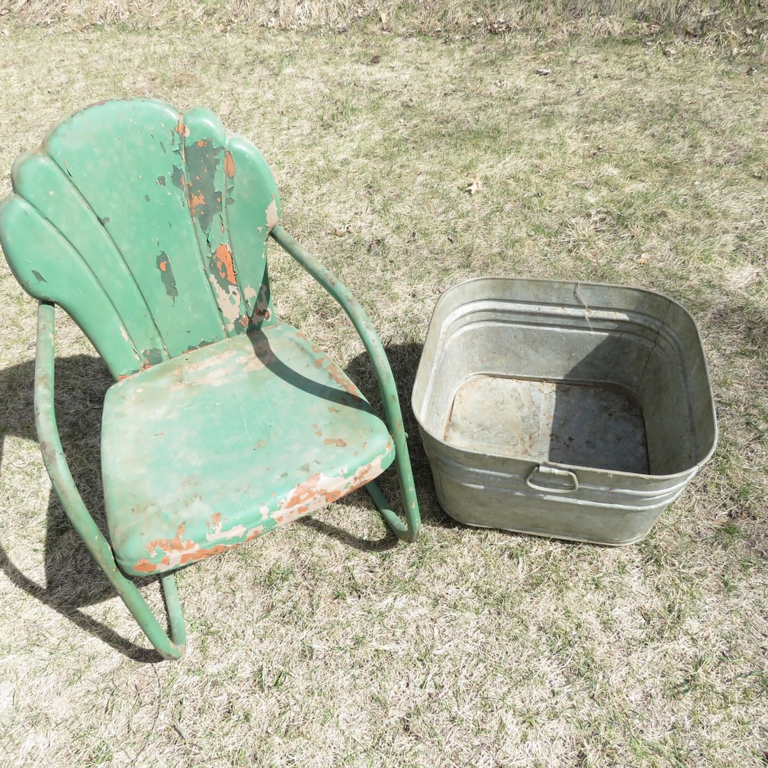 Vintage metal chair and wash tub: Vintage metal chair and wash tub - Due to a quick sale/closing of the property all items MUST BE REMOVED BY THE BUYER. ITEMS MUST BE REMOVED by 5-22-2025 @6pm OR THEY WILL BE FORFEIT. A New Day Auctio