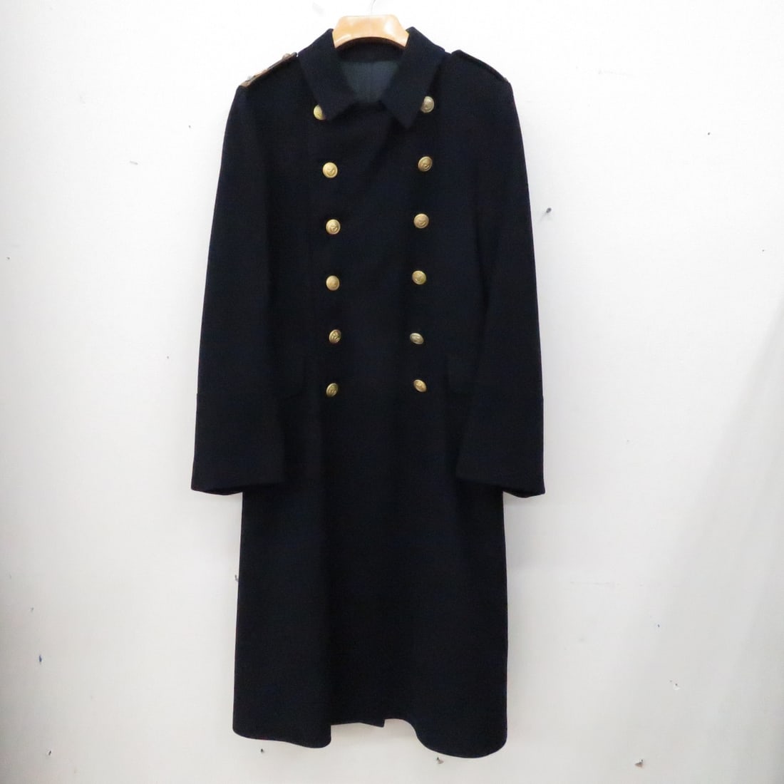 WWII German Kriegsmarine Officers Overcoat: WWII German Kriegsmarine Officers Overcoat - buttons dated 1939 Please ask questions & read terms conditions before bidding.