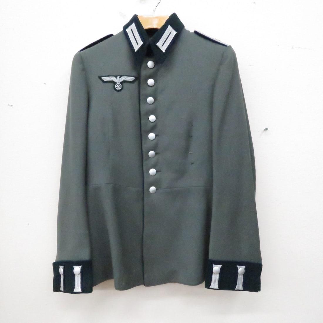 WWII German Medical officers Tunic (1 of 20)