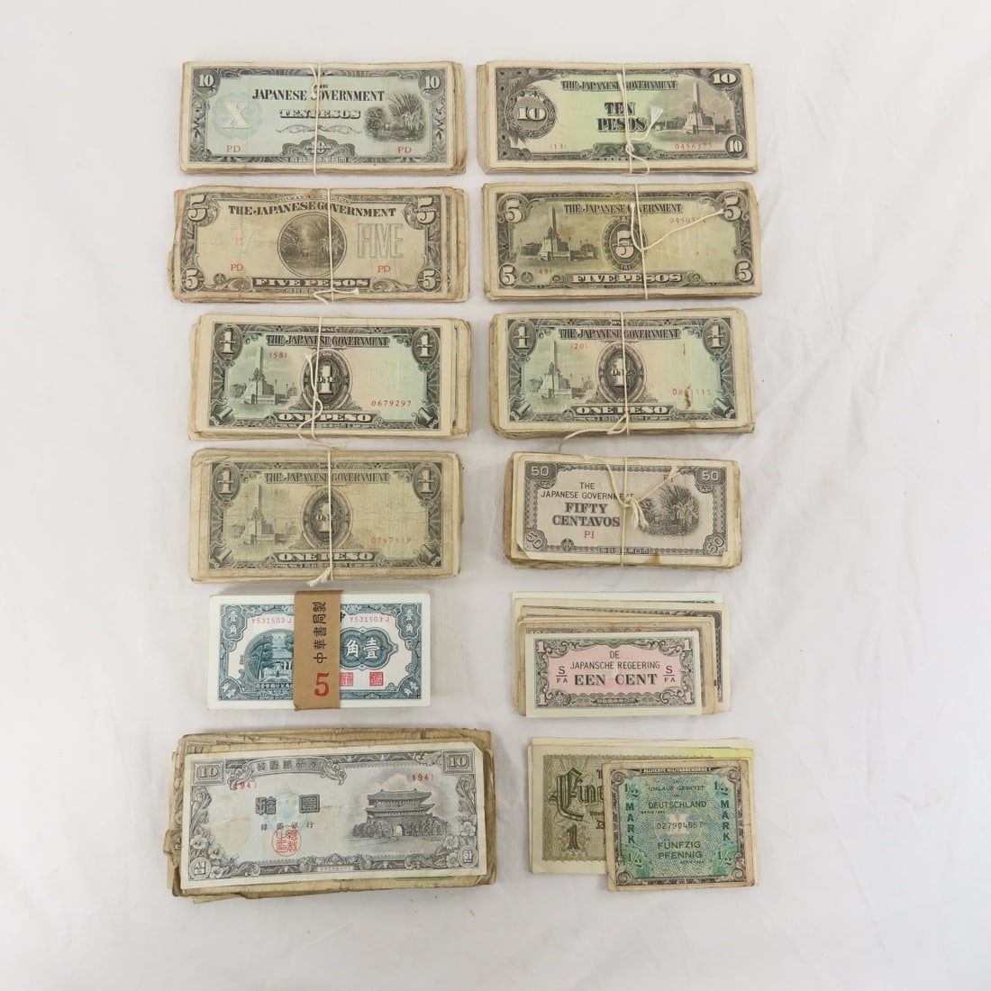 WWII Japanese government currency (1 of 17)