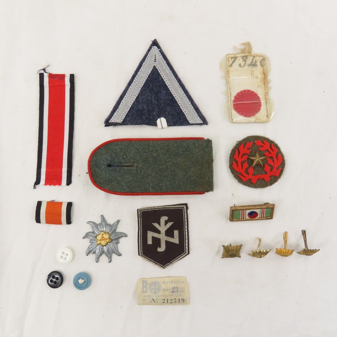Mixed WWII Insignia and parts (1 of 10)