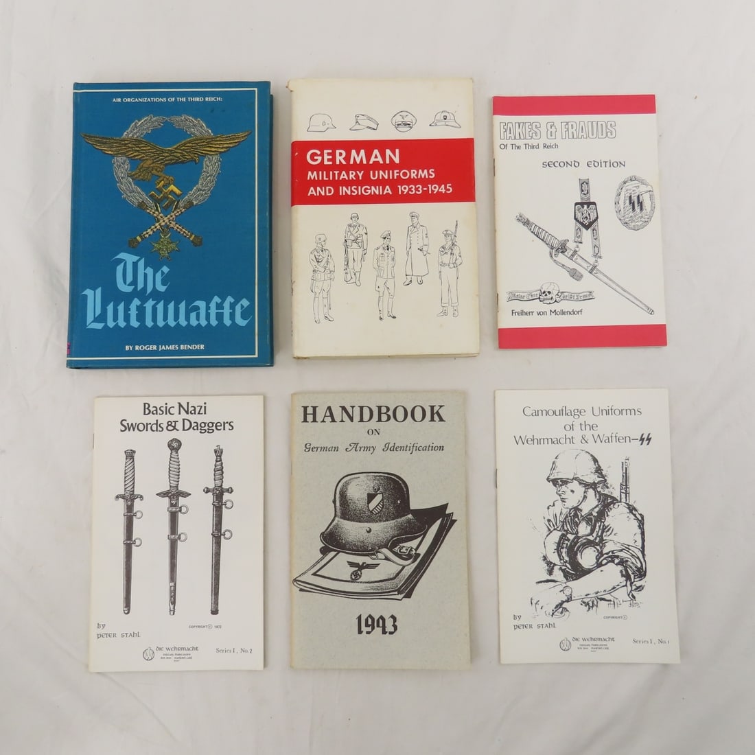 6 German Books. Swords, Daggers, Uniforms ID: 6 German Books. Swords, Daggers, Uniforms ID - Swords and Daggers, Fakes and Frauds, Camouflage Uniforms, German Military Uniforms, The Luftwaffe Please ask questions & read terms conditions before bi