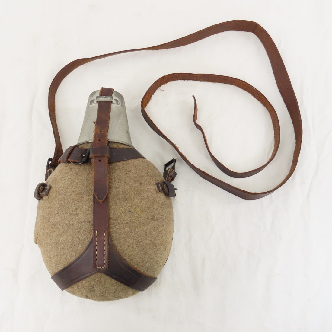 WWI German M1915 water canteen marked W.M.F.16 (1 of 7)