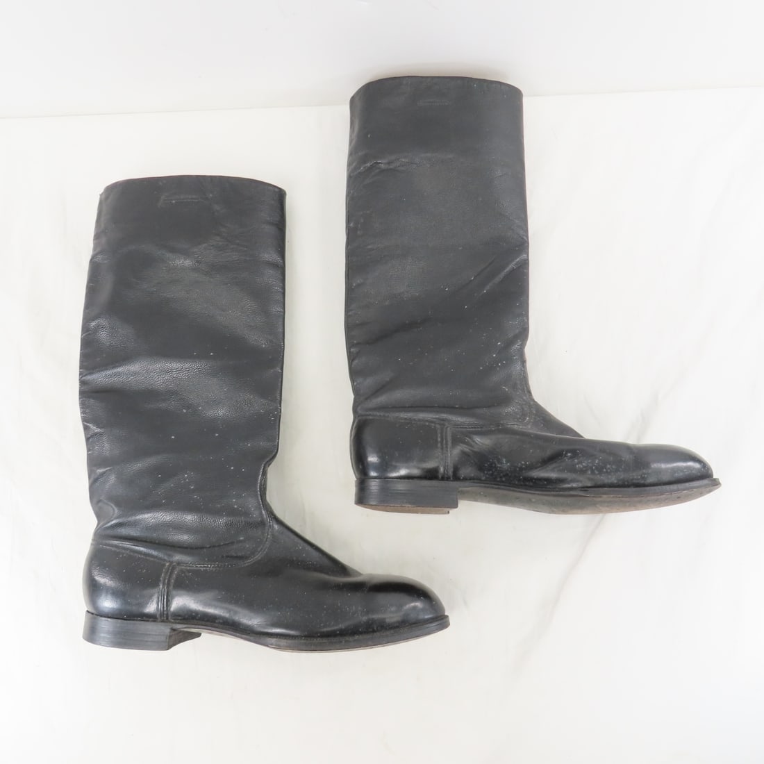 Tall leather military boots: Tall leather military boots - Please ask questions & read terms conditions before bidding.