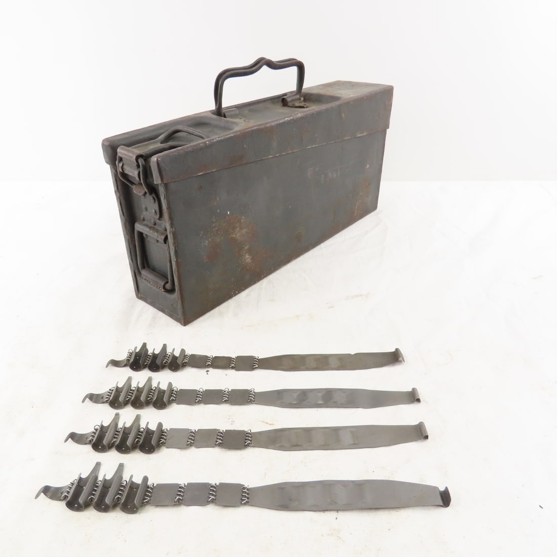 MG36-42 Ammunition can with starter tabs & belts: MG36-42 Ammunition can with starter tabs & belts - Please ask questions & read terms conditions before bidding.