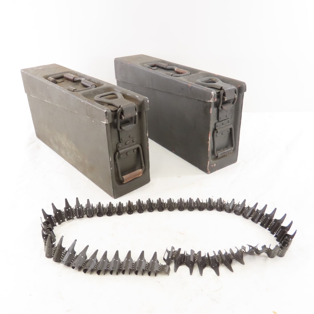 2 MG36-42 Ammunition cans with ammo belts: 2 MG36-42 Ammunition cans with ammo belts - Please ask questions & read terms conditions before bidding.