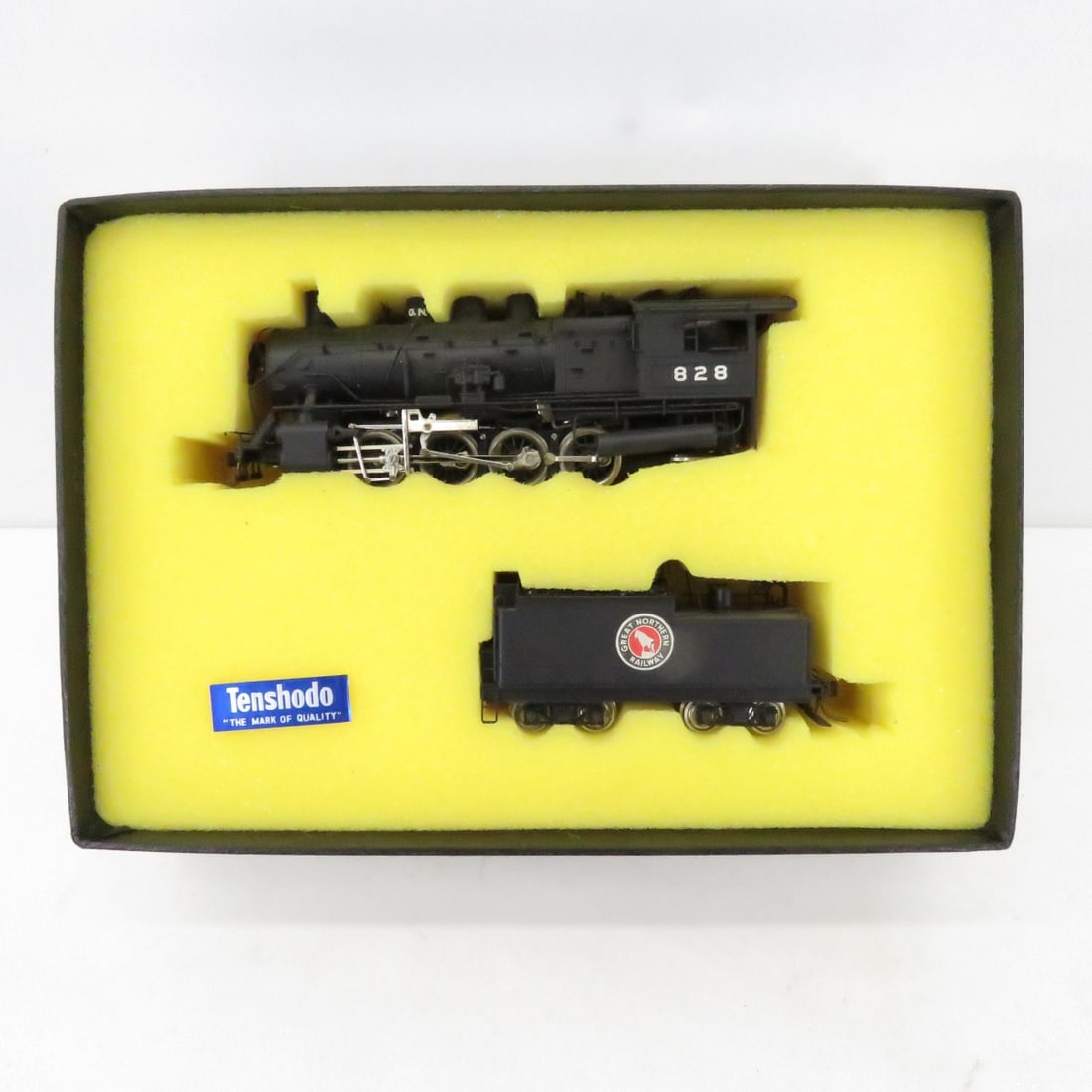 Tenshodo HO Great Northern 0-8-0 Class C-1: Tenshodo HO Great Northern 0-8-0 Class C-1-with Tender #157Please ask questions and read terms & conditions before bidding.