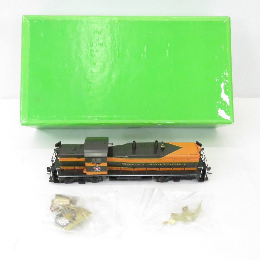 Overland Models HO Great Northern EMD NW-5 Diesel: Overland Models HO Great Northern EMD NW-5 Diesel-(Ajin – Korea)Please ask questions and read terms & conditions before bidding.