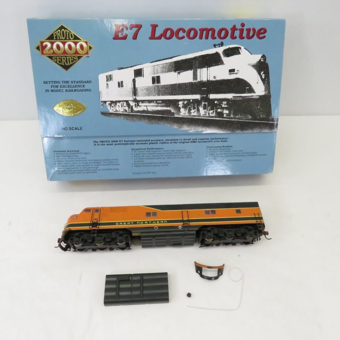 Proto 2000 HO E7 Diesel Locomotive GN #500 A Unit (1 of 14)