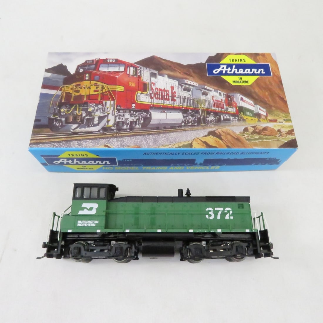 Athearn HO BN Diesel Switcher #372: Athearn HO BN Diesel Switcher #372-Please ask questions and read terms & conditions before bidding.