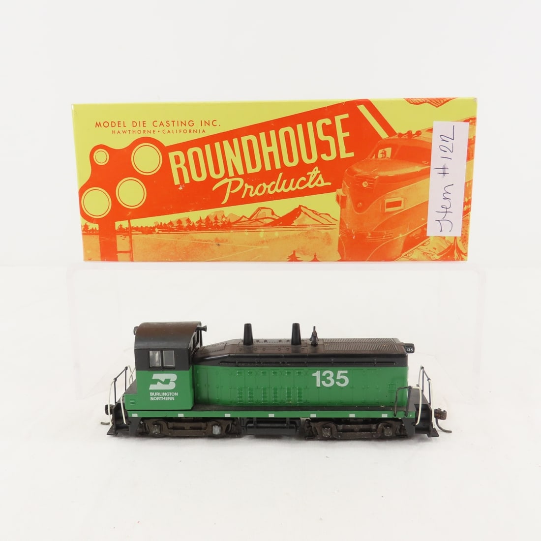 HO scale Burlington Northern Diesel Switcher #135: HO scale Burlington Northern Diesel Switcher #135-Please ask questions and read terms & conditions before bidding.