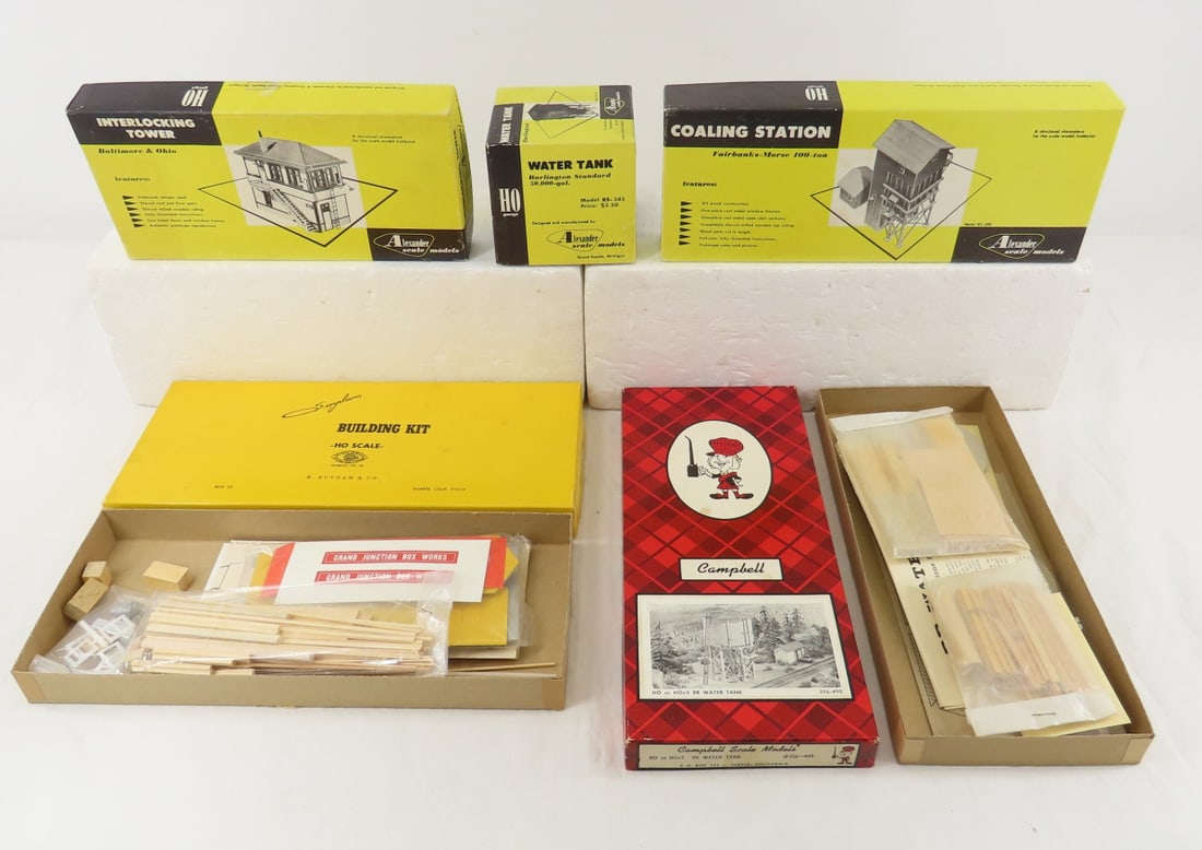 5 HO scale Vintage Balsa Unbuilt Structures (1 of 7)