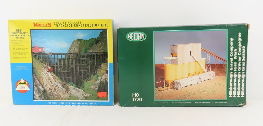 2 HO scale Unbuilt Structure Kits (1 of 8)