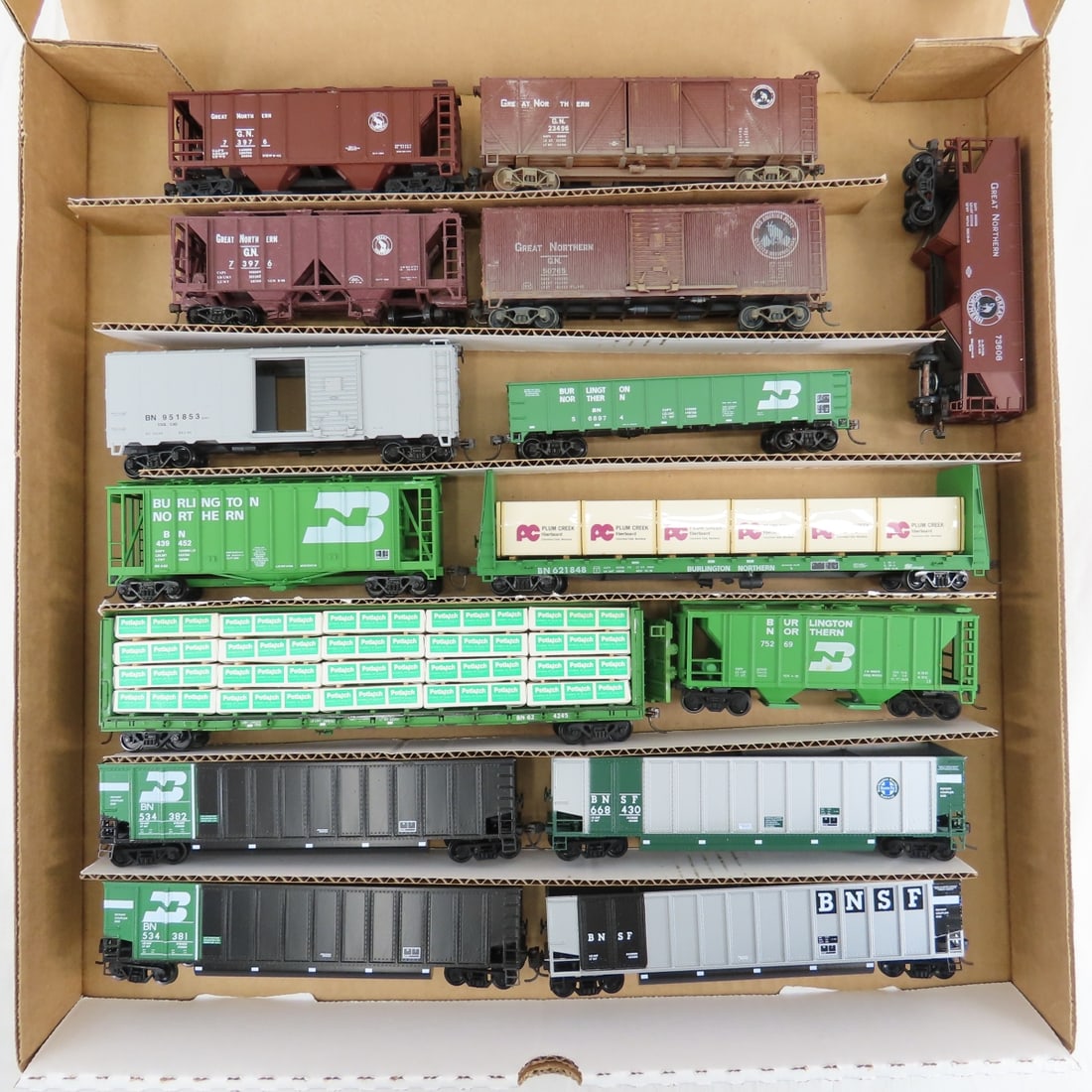 15 HO scale BN & GN Freight cars: 15 HO scale BN & GN Freight cars-Please ask questions and read terms & conditions before bidding.