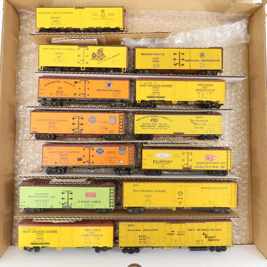 13 HO scale Refrigerated / Fruit Cars various RR (1 of 15)