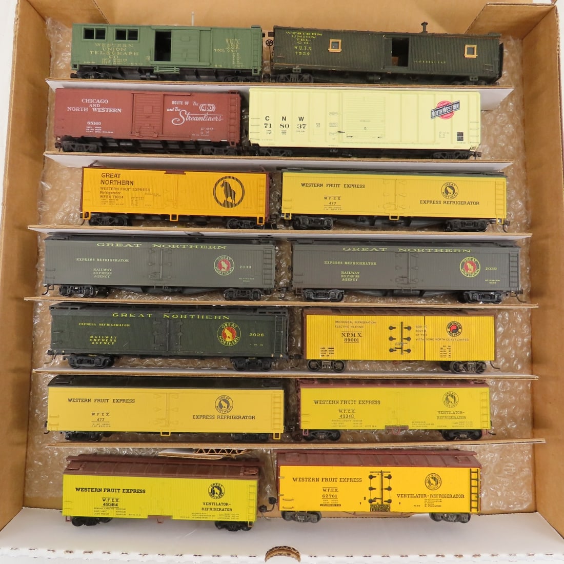 14 HO scale Various branded Freight cars: 14 HO scale Various branded Freight cars-Please ask questions and read terms & conditions before bidding.