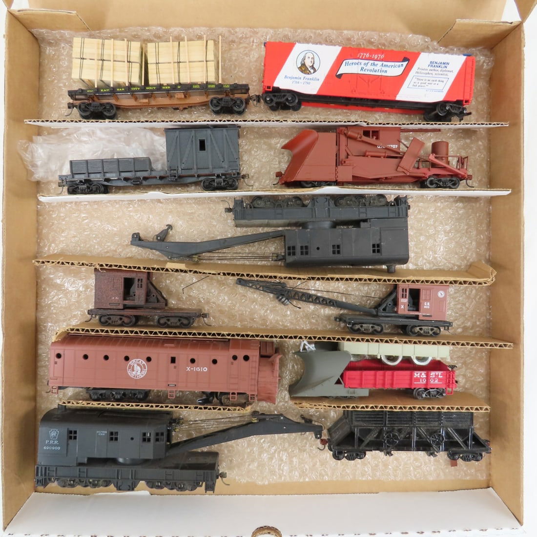 11 HO scale Crane cars - Box cars - Plow (1 of 15)