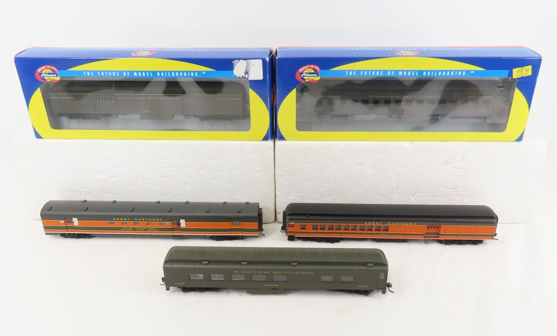 5 HO scale Passenger cars: 5 HO scale Passenger cars-Please ask questions and read terms & conditions before bidding.