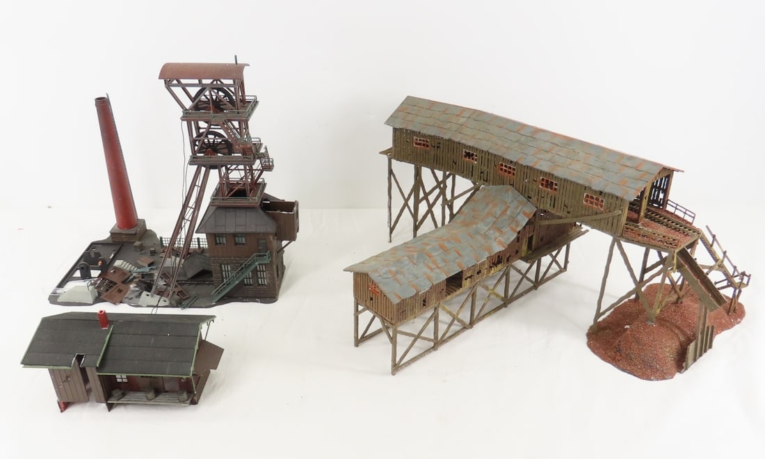 2 HO Scale Built Model Buildings (1 of 20)