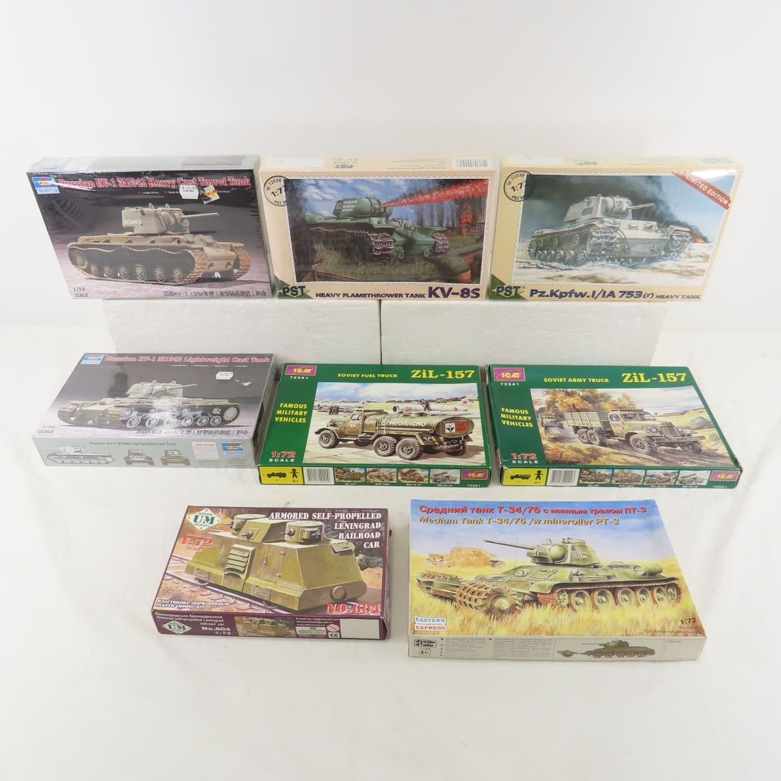 8 Russian Army Tank & Vehicle Model Kits (1 of 14)
