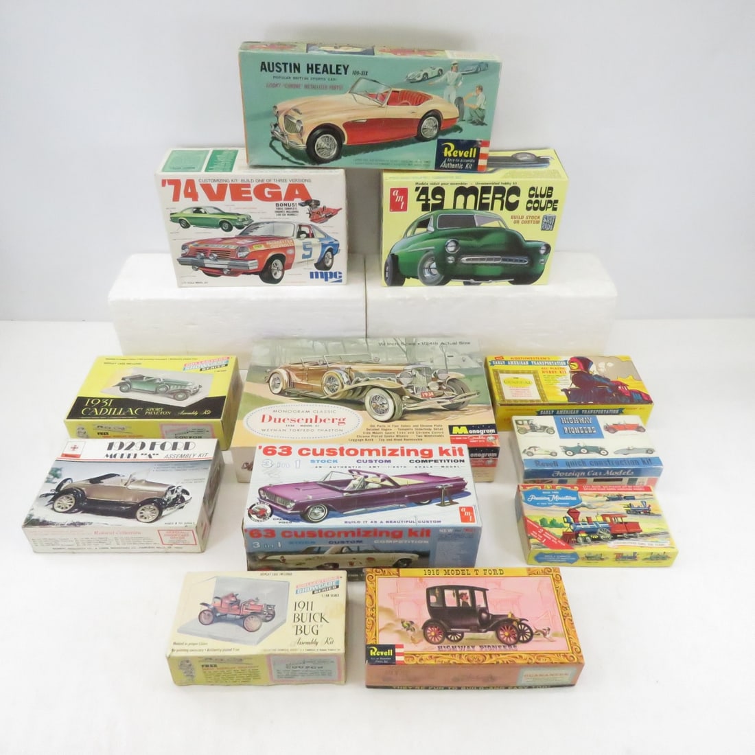 12 Various Model Kits, Cars, Trains, Open Boxes (1 of 16)