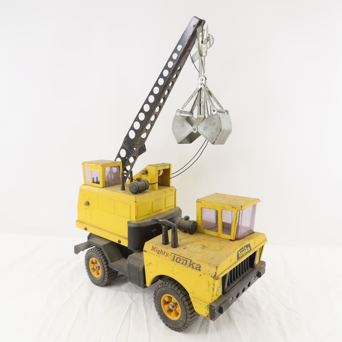Might Tonka Bulldozer No. 3906 In Original Box - Dec 09