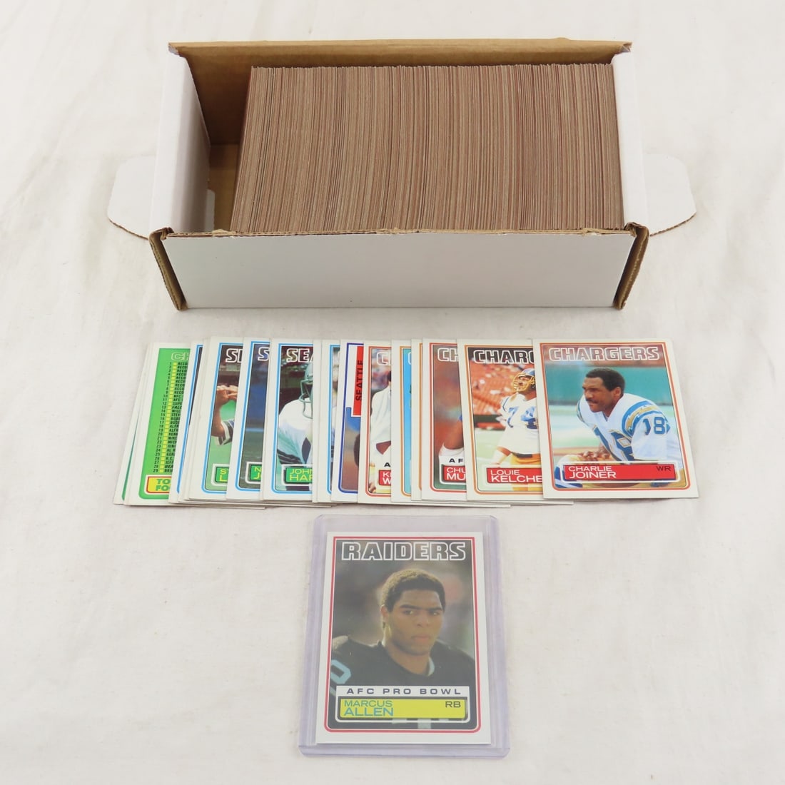 1983 Topps Football card complete set (1 of 18)