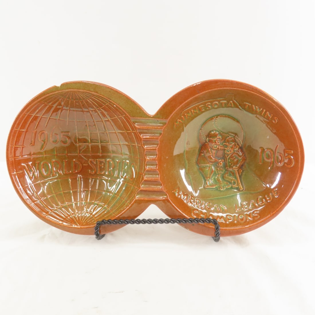 MN Twins 1965 World Series Red Wing Ashtray (1 of 10)