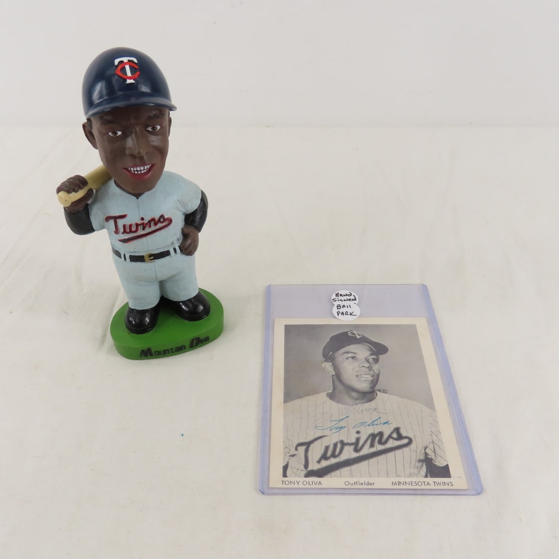 Tony Oliva signed photo card & bobblehead (1 of 6)