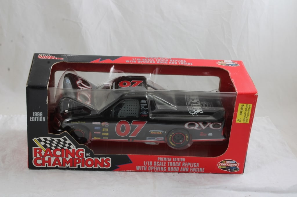 1996 Racing Champions Diecast 07 Truck #07 NIB: 1996 Racing Champions Diecast 07 Truck #07 NIB - New in Box 1/18 Scale as pictured. Please ask questions and read terms & conditions before bidding.