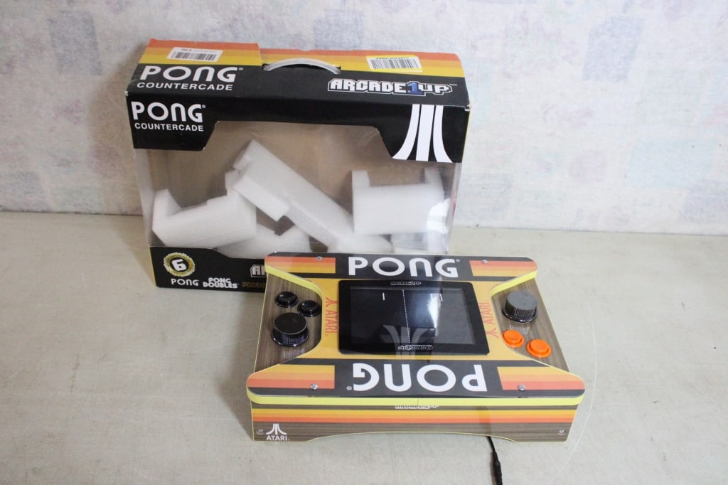 Atari Pong Counter Cade Console with Box: Atari Pong Counter Cade Console with Box - Working. As pictured. Please ask questions and read terms & conditions before bidding.