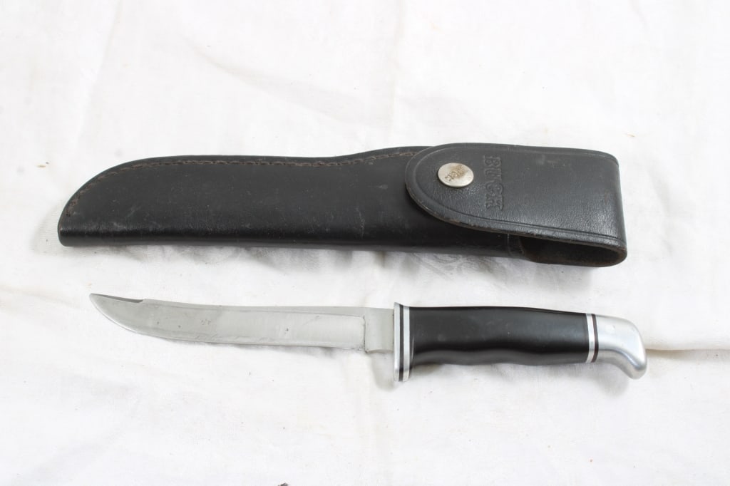 Buck Fixed Blade Knife #105 in Original Sheath: Buck Fixed Blade Knife #105 in Original Sheath - Measures 9" long. As pictured. Please ask questions and read terms & conditions before bidding.