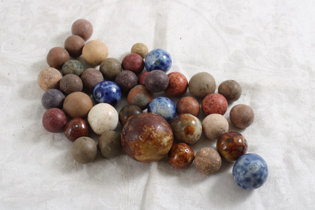 Bennington & Other Clay Marbles, Porcelain Marble: Bennington & Other Clay Marbles, Porcelain Marble - As pictured. Please ask questions and read terms & conditions before bidding.