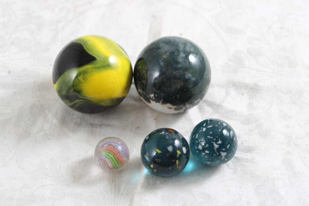 1.65" Blk & Yellow, 1.50" Moss Agate & more (1 of 16)