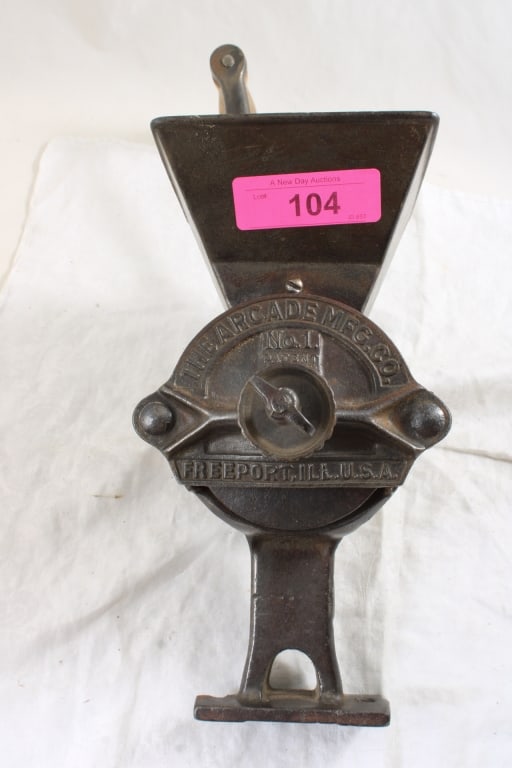 Arcade #1 Flour/Corn/Grain Mill Freeport Illinois: Arcade #1 Flour/Corn/Grain Mill Freeport Illinois - One of the feet for attaching to counter top has broken off. As pictured. Please ask questions and read terms & conditions before bidding.