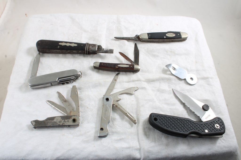 7 Pocket Knives & 1 Opener (1 of 19)