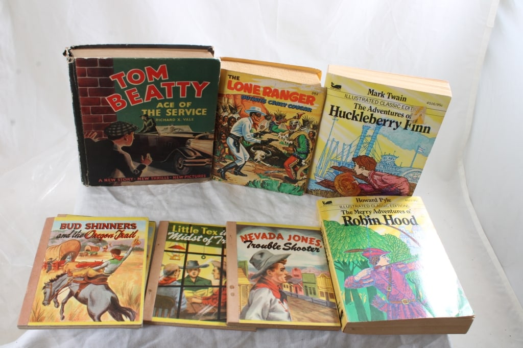 8 Children's Books: 8 Children's Books - Lone Ranger Big Little Book, Tom Beatty Ace of the Service, 4 Ben Bolt & Joe Adams 1949 Western Books, 2 Moby Books 1979 Huckleberry Finn & Robin Hood. All as pictured. Please ask